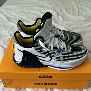 Nike LeBron Witness 6, size 11.5